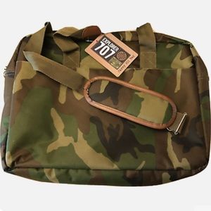 2-FOR-1 Explorer 707 Carry-All duffel bag & toiletry bag.